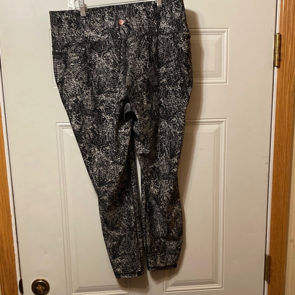 Livi‎ Black & Gray Patterned  Pants 18/20